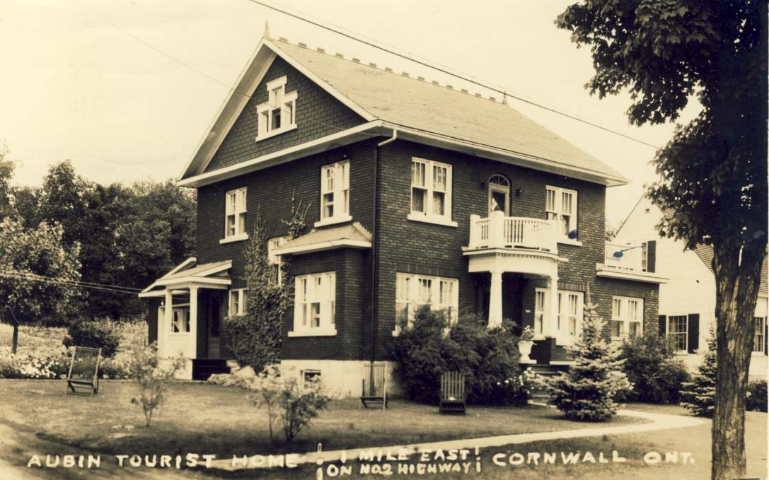 Aubin Tourist home, 1 mile east on No.2 Highway, Cornwall, Ont. postcard